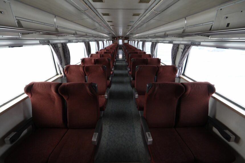 ขบวนรถไฟดีเซลราง Kiha 183