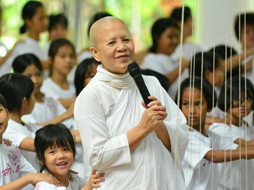 แม่ชีศันสนีย์ เสถียรสุต