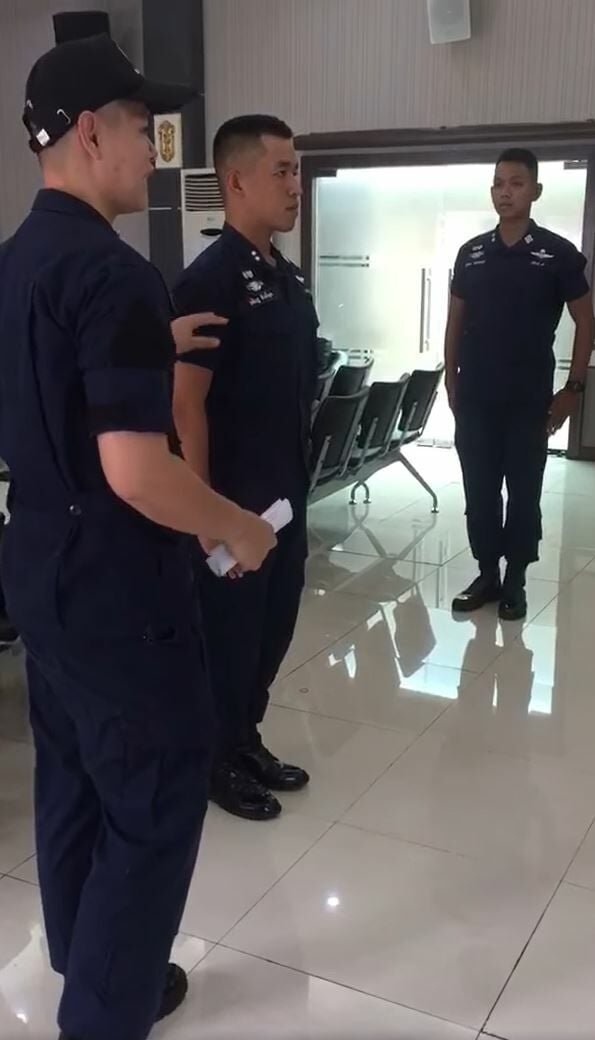 ท่าทำความเคารพใหม่ ตำรวจ