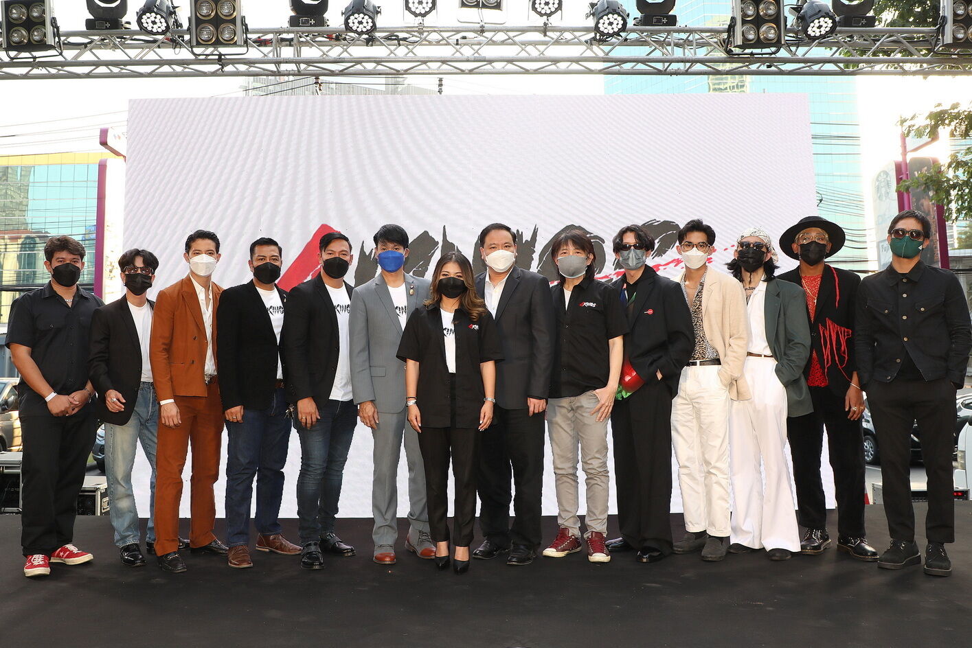 รูปรวมบนเวที 4KINGS