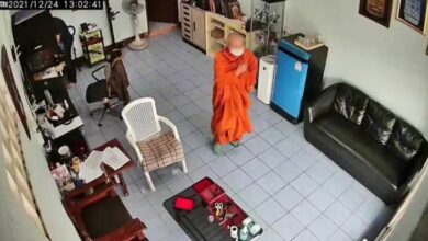 พระเรียกเก็บภาษีป้าย