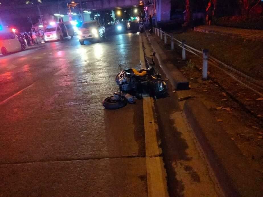 หนุ่มโดนรถชน