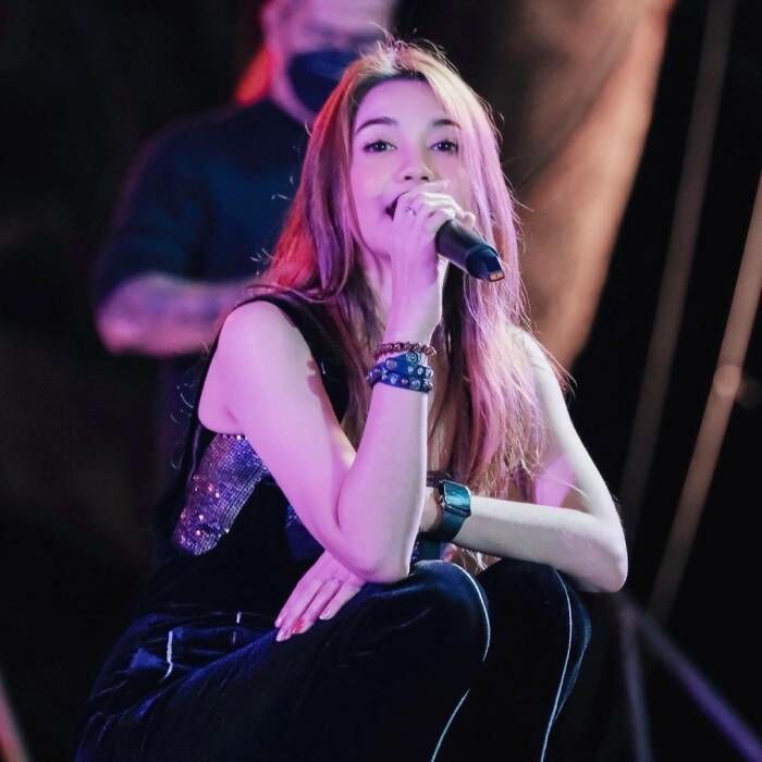 พั้นช์ นักร้องสาว