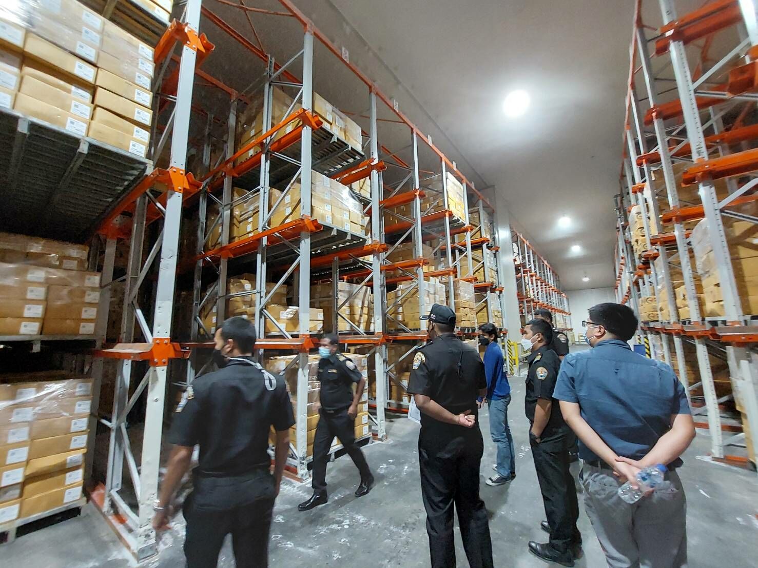 ตรวจจับแก๊งลักลอบซากหมูแช่แข็ง