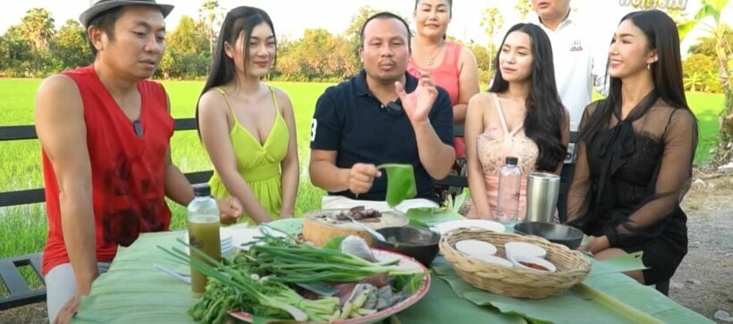 แม่ปอง สาวนั่งตัก