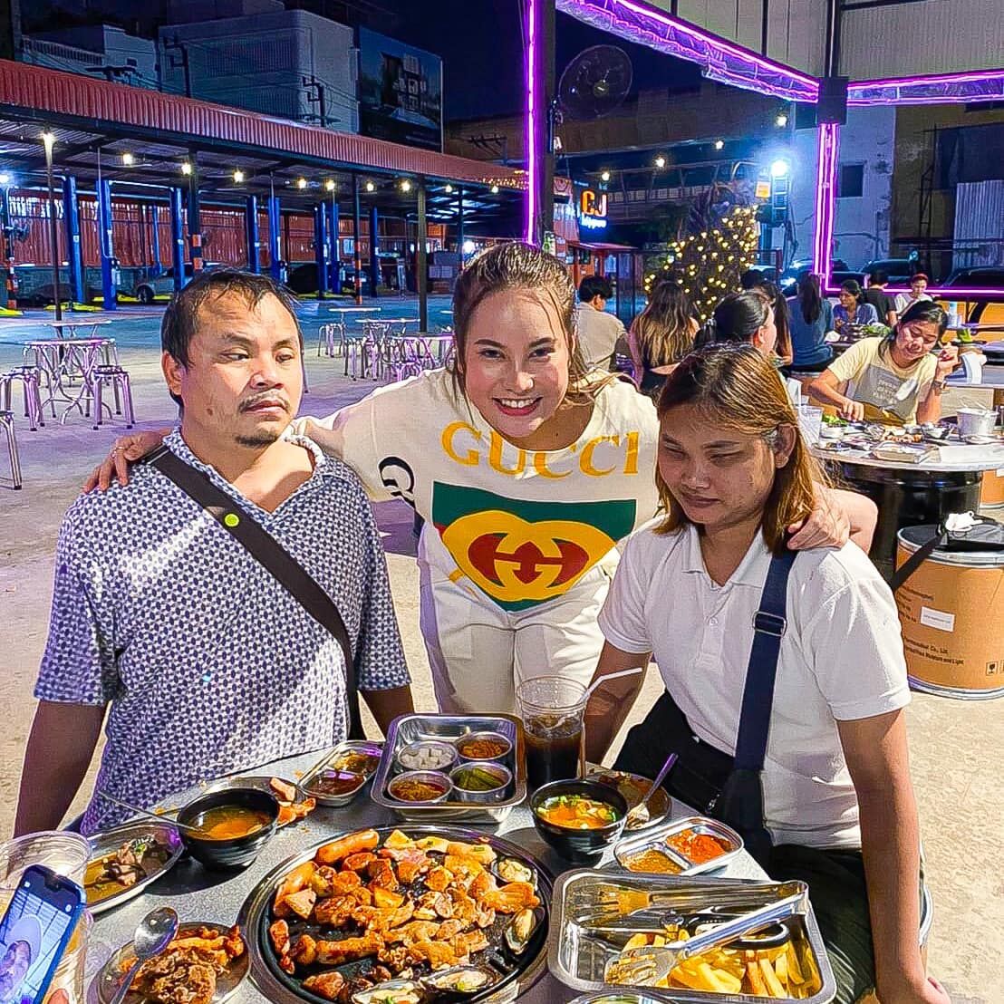 'เดี๋ยวย่างให้ค่ะ' สาวเจ้าของร้านปิ้งย่าง