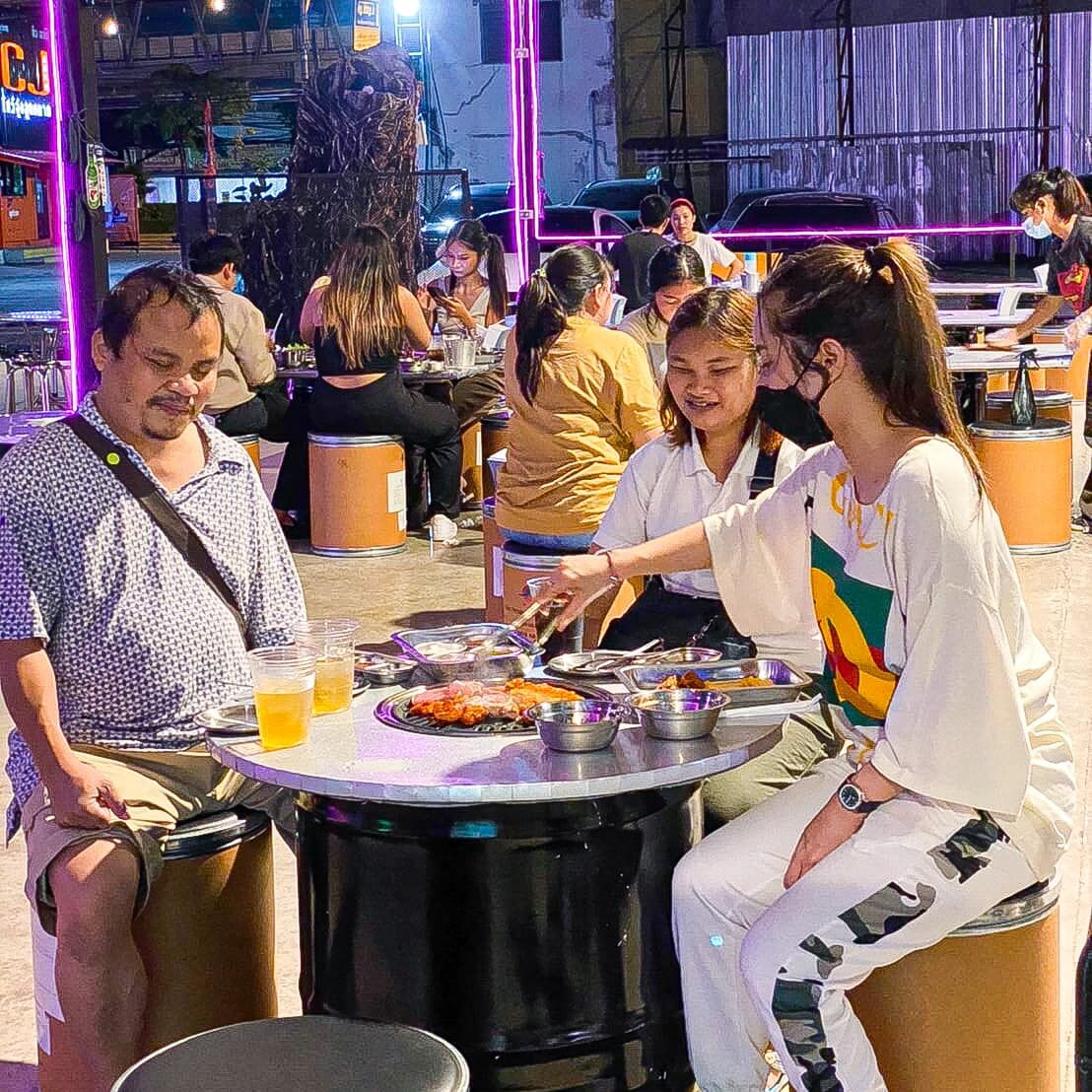 'เดี๋ยวย่างให้ค่ะ' สาวเจ้าของร้านปิ้งย่าง