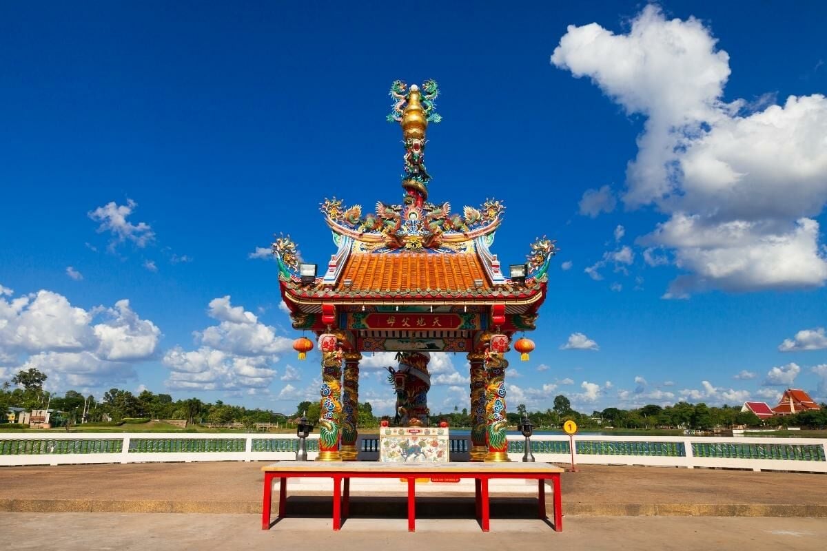 ฝันเห็นศาลเจ้าจีนเก่าๆ