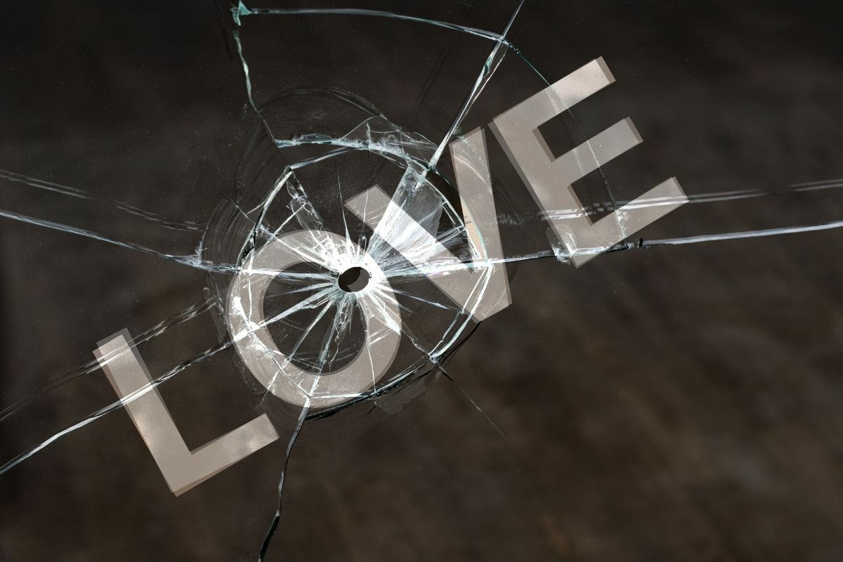 ฝันว่าแฟนนอกใจ โมโหมาก