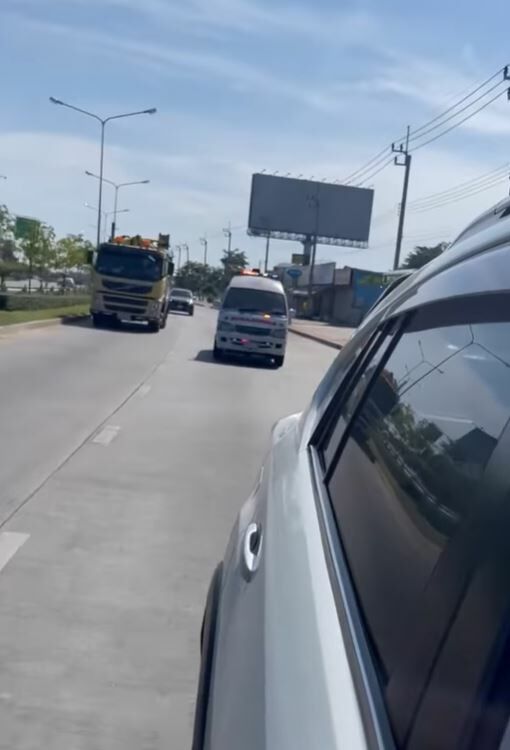 ให้ทางรถฉุกเฉิน