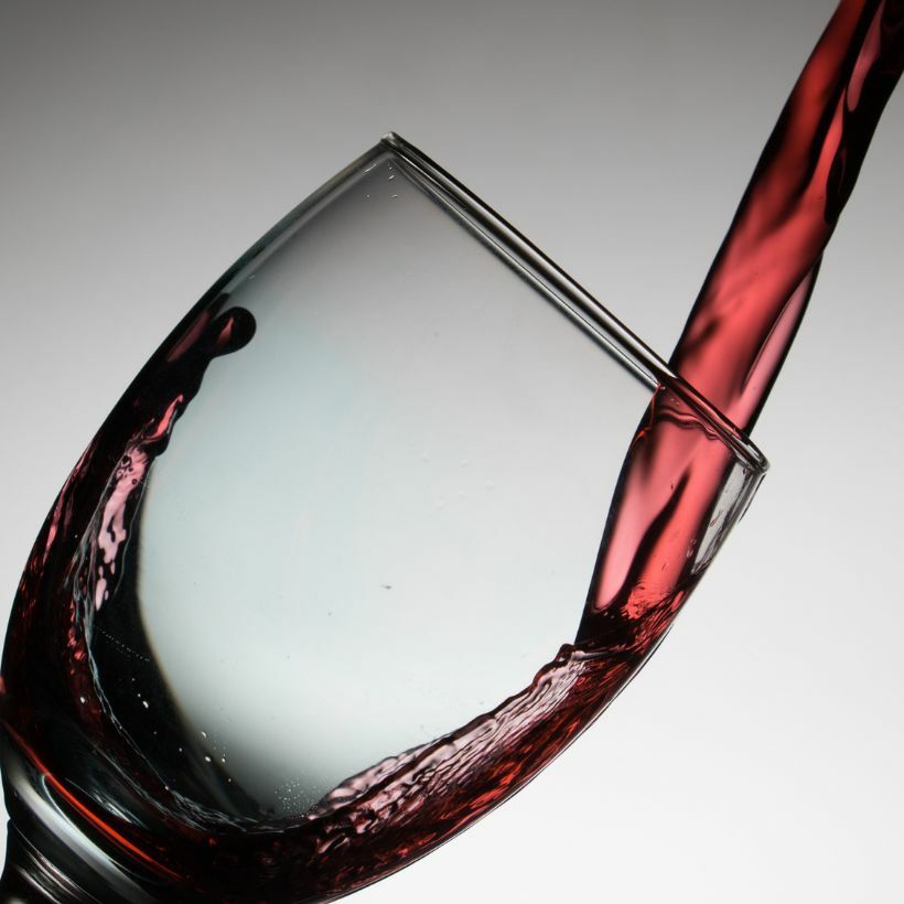 วิธีการดื่มไวน์ มือใหม่หัดจิบ จับแก้วอย่างมือโปร 2565