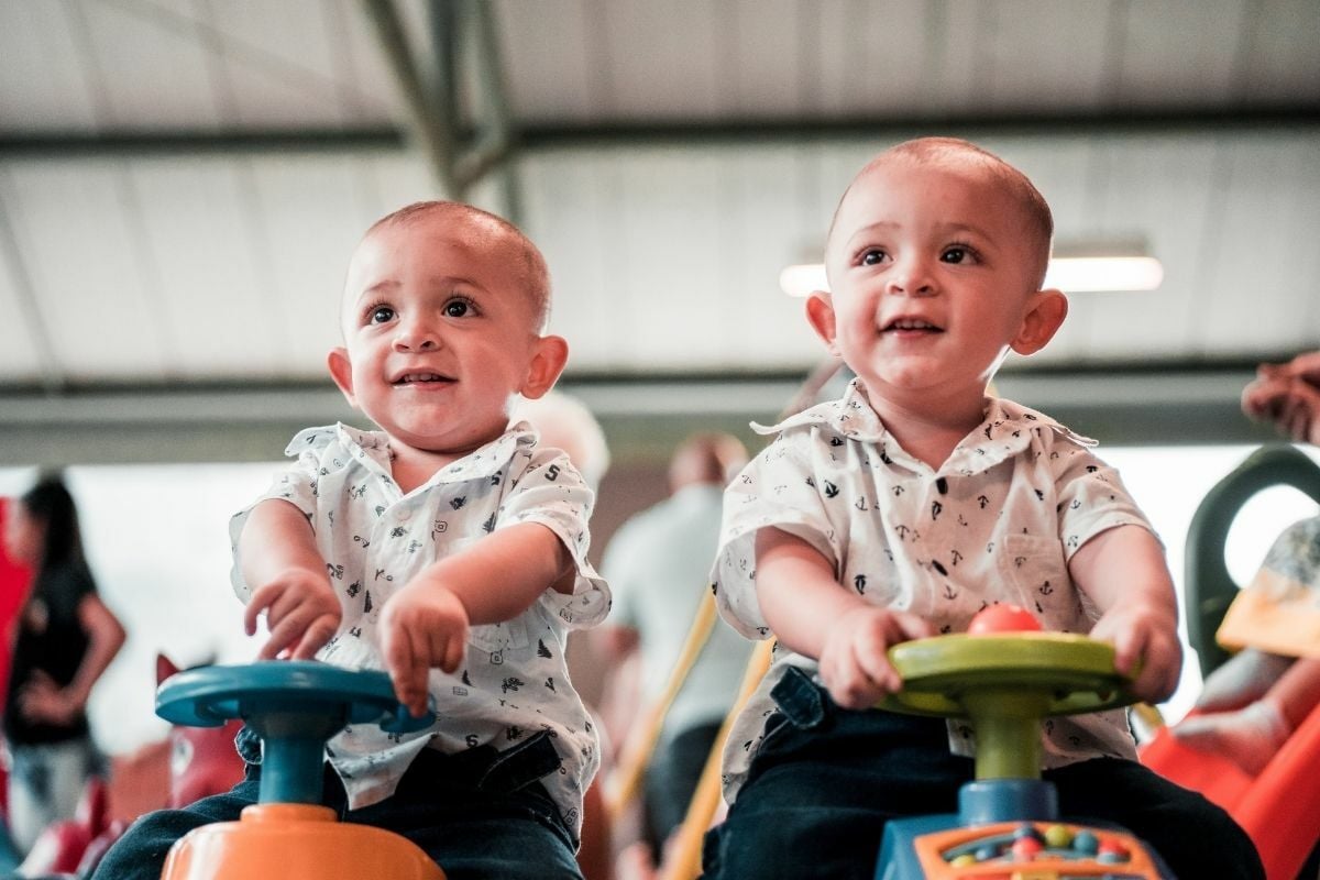 ฝันว่ามีลูกชาย ลูกแฝด