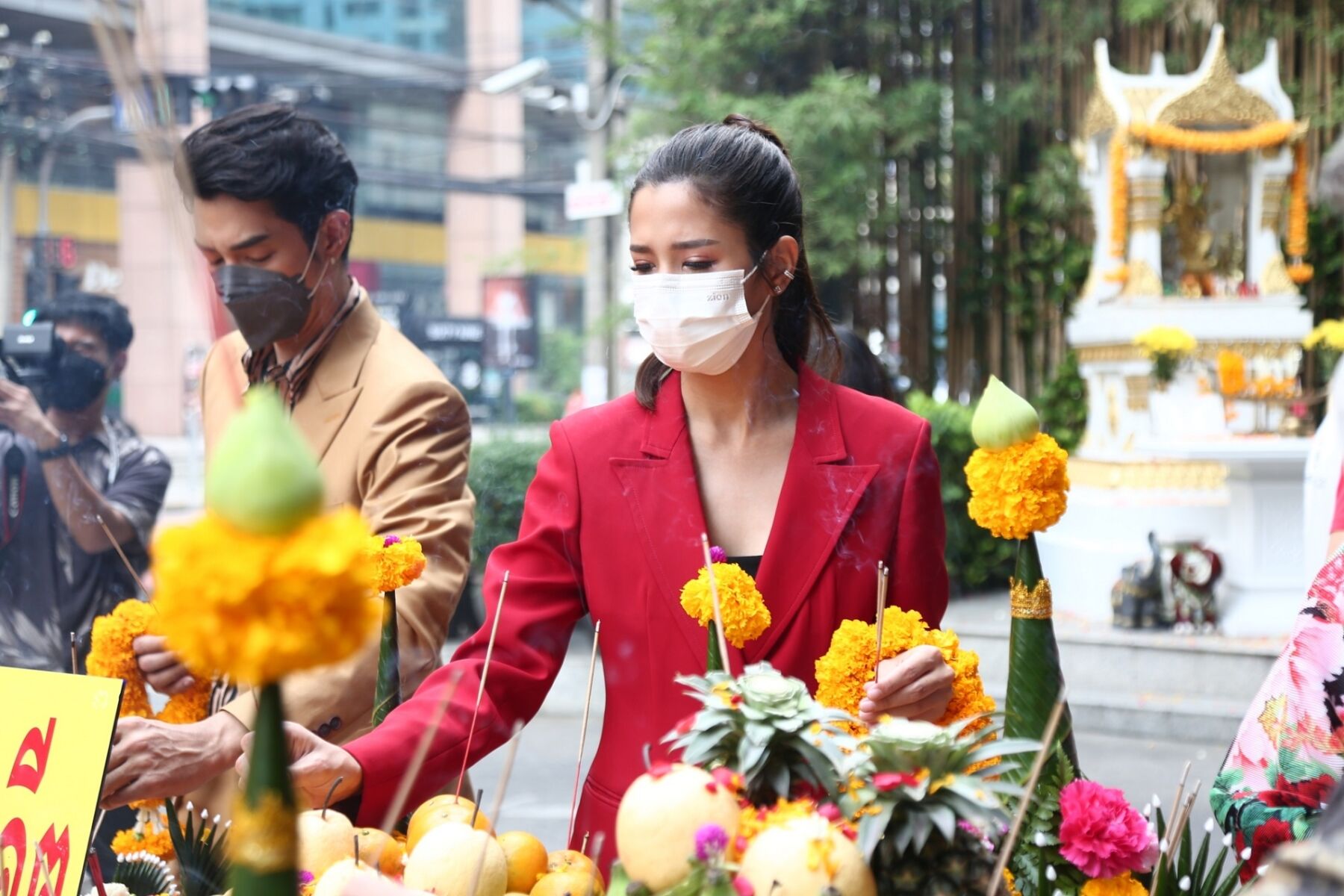 บวงสรวง พิษรักรอยอดีต ดารา