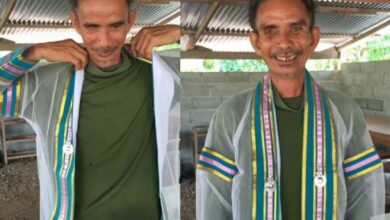 ชุดครุย พ่อตาบอด