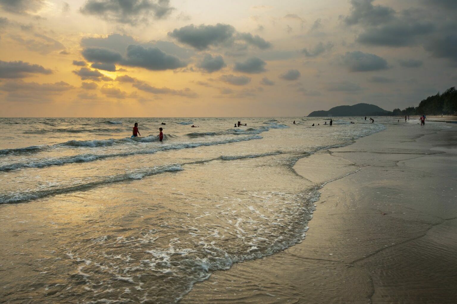 ลานหินสีชมพู ที่เที่ยวจันทบุรี หาด Chao Lao Beach