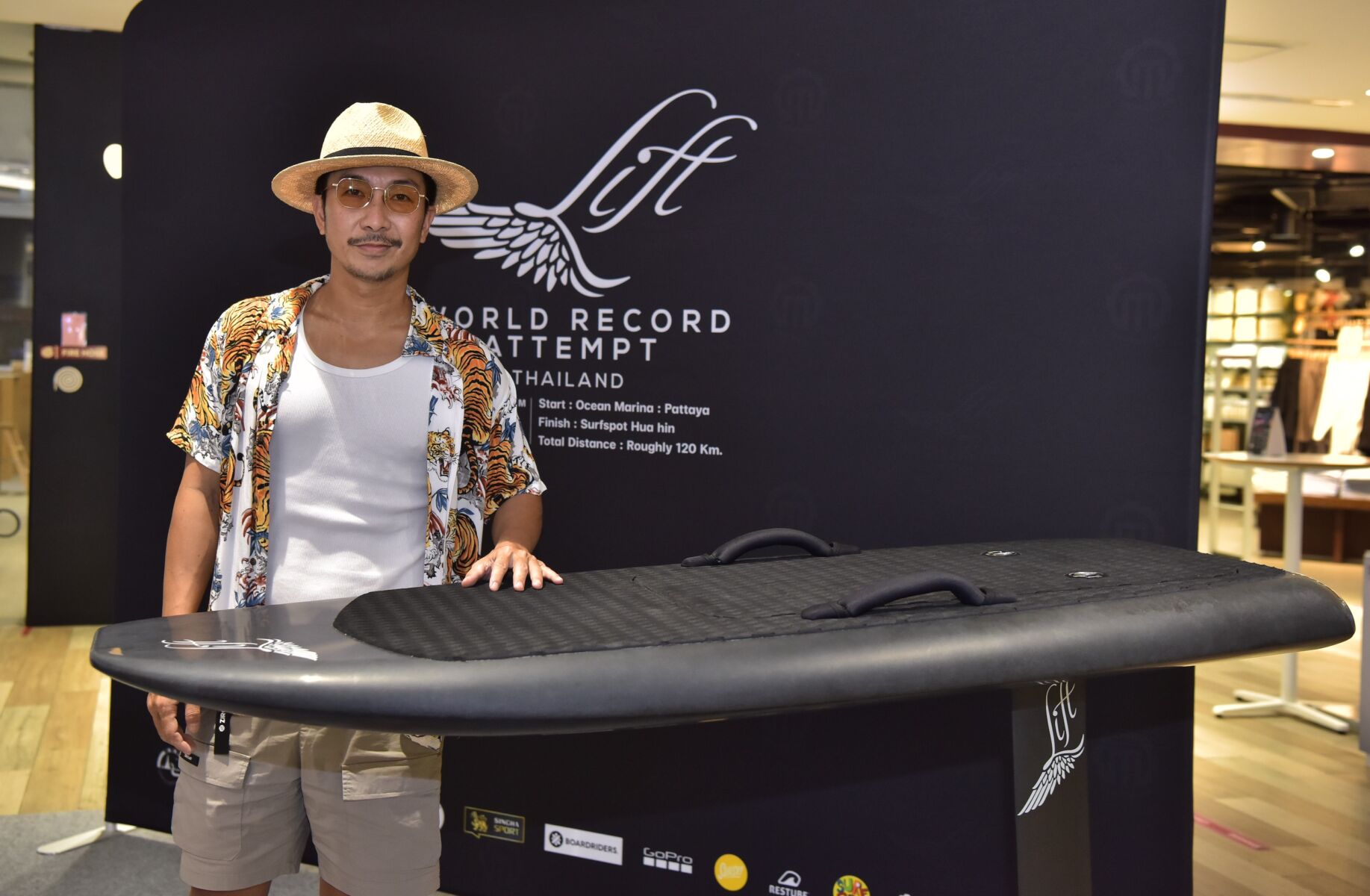 โจอี้ บอย ทำสถิติ Lift eFoil 2565