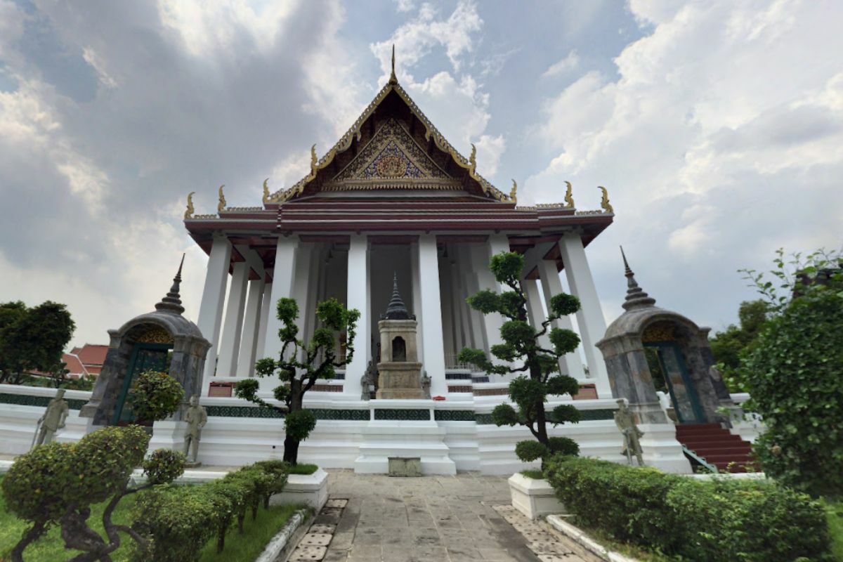 ไหว้พระ 9 วัด วันสงกรานต์