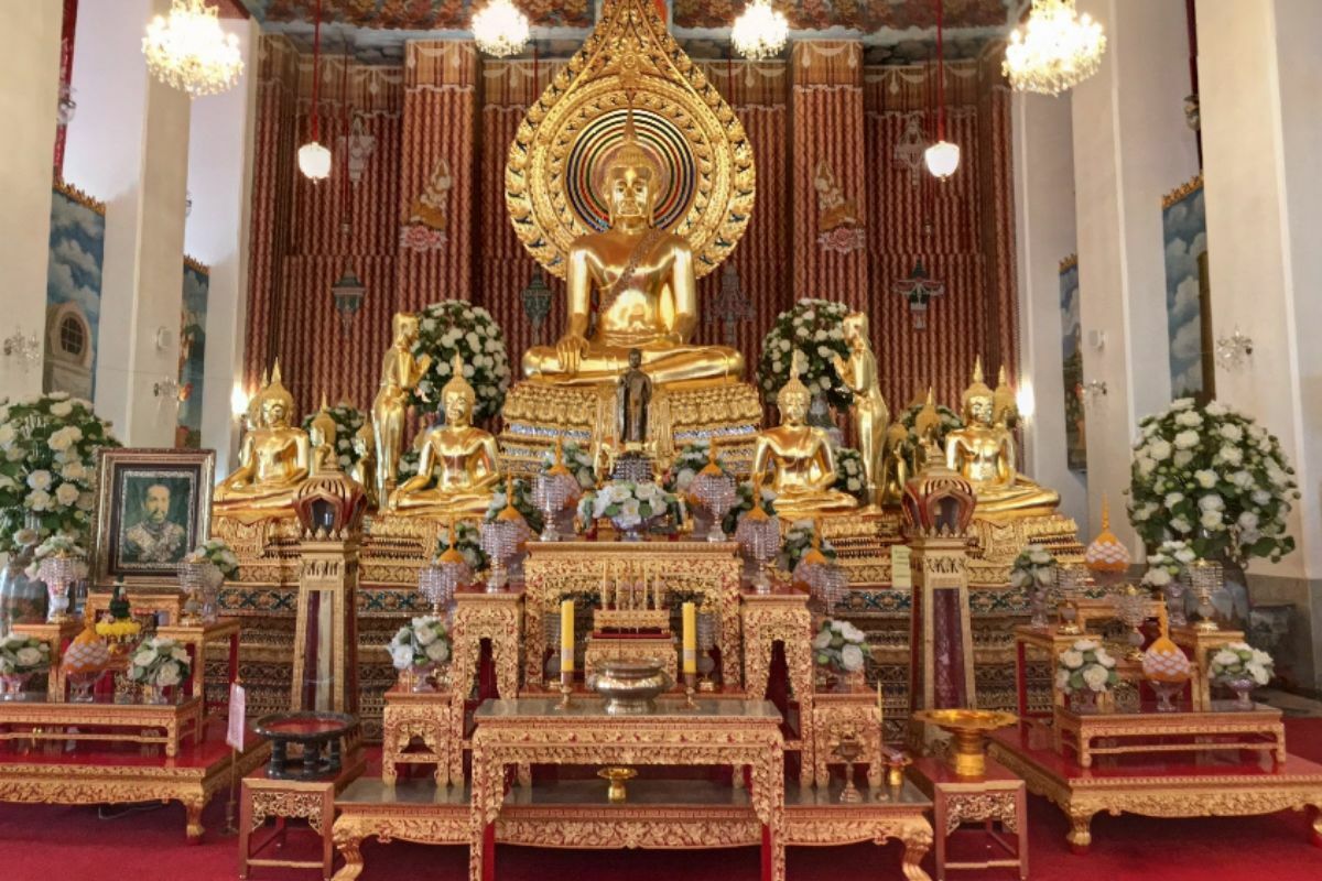 ไหว้พระ 9 วัด วันสงกรานต์