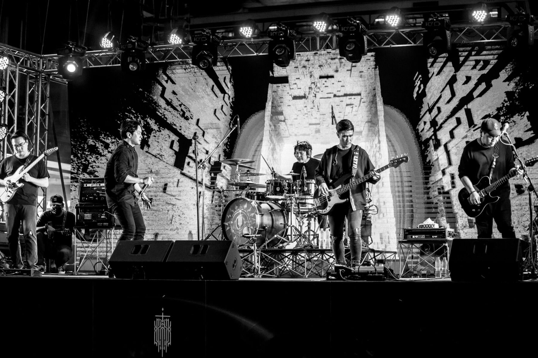 COCKTAIL FATE EXHIBITION นิทรรศการดนตรีและศิลปะ เปิดตัวอัลบั้มแพ็คคู่ FATE กลางลานหน้าสยามดิสคัฟเวอรี่