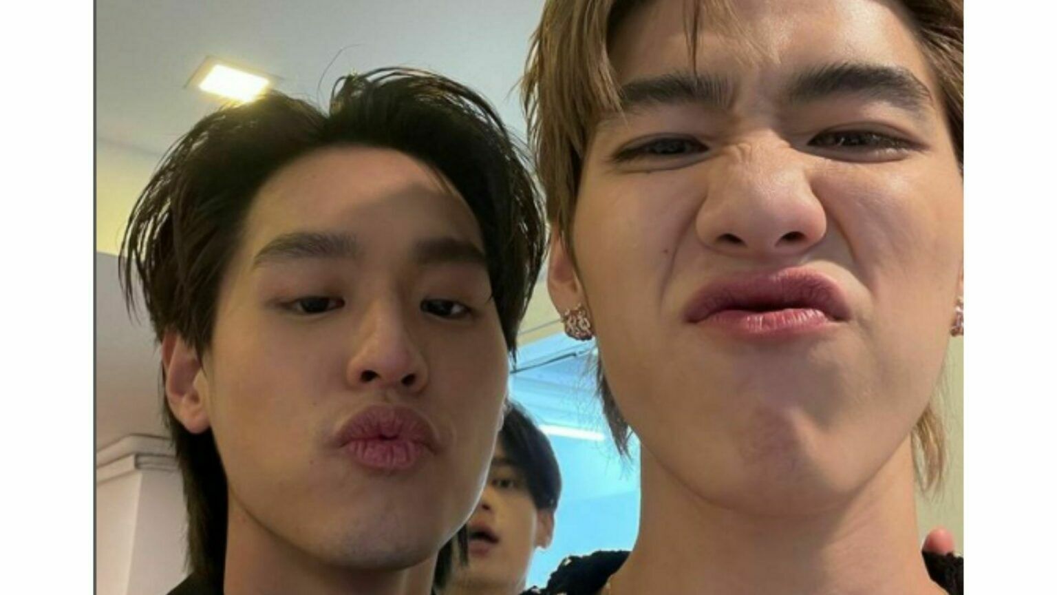 พีพี โพสต์รูปคู่ บิวกิ้น กอดกันบนเตียง ทำเอาแฟนคลับฟิน #กอดในห้อง ติดเทรนด์ทวิตเตอร์