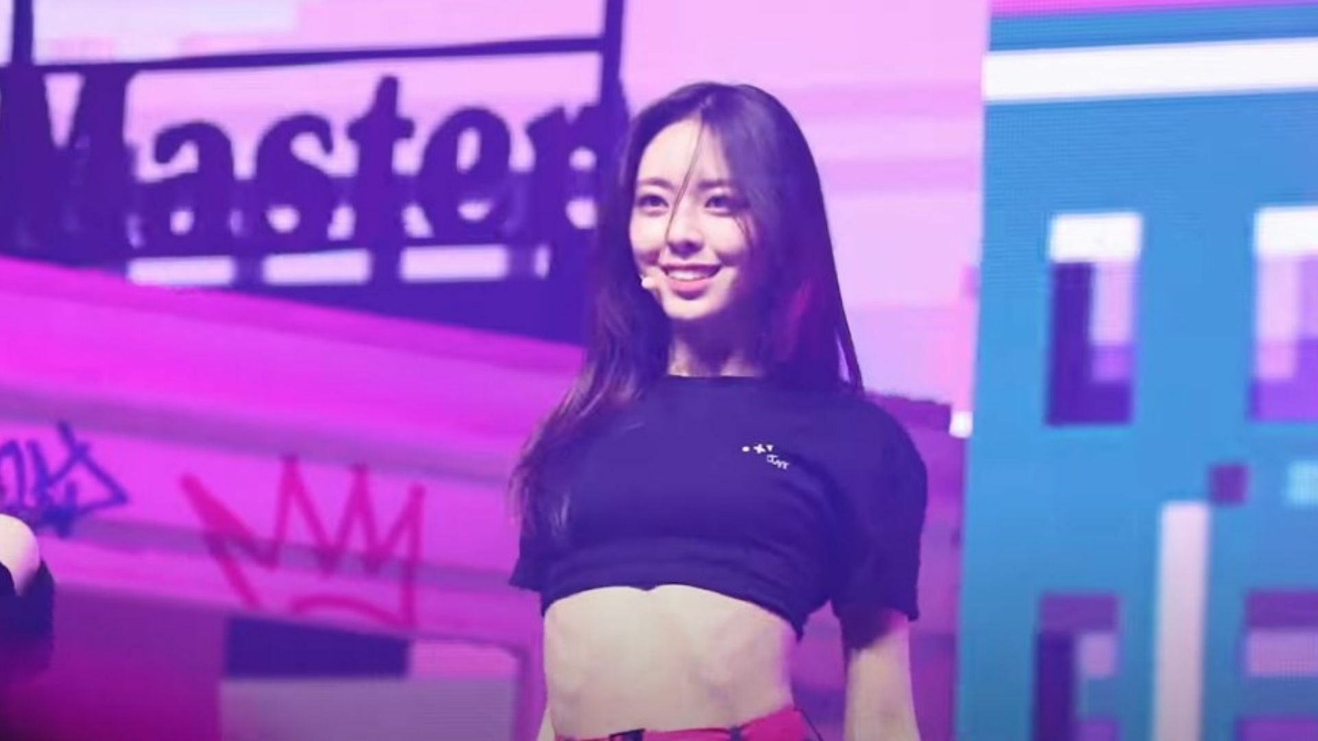 แฟนคลับเป็นห่วง ยูนา ITZY ผอมจนเห็นซี่โครง ระหว่างงาน Fan Meeting ที่เกาหลีใต้