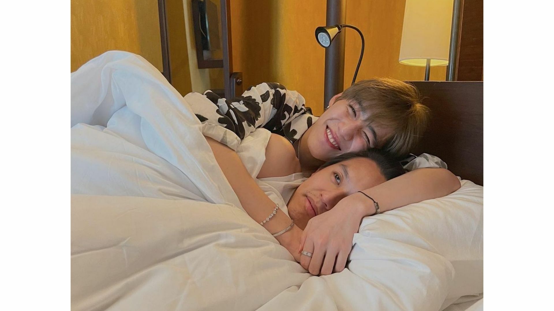 พีพี โพสต์รูปคู่ บิวกิ้น กอดกันบนเตียง ทำเอาแฟนคลับฟิน #กอดในห้อง ติดเทรนด์ทวิตเตอร์