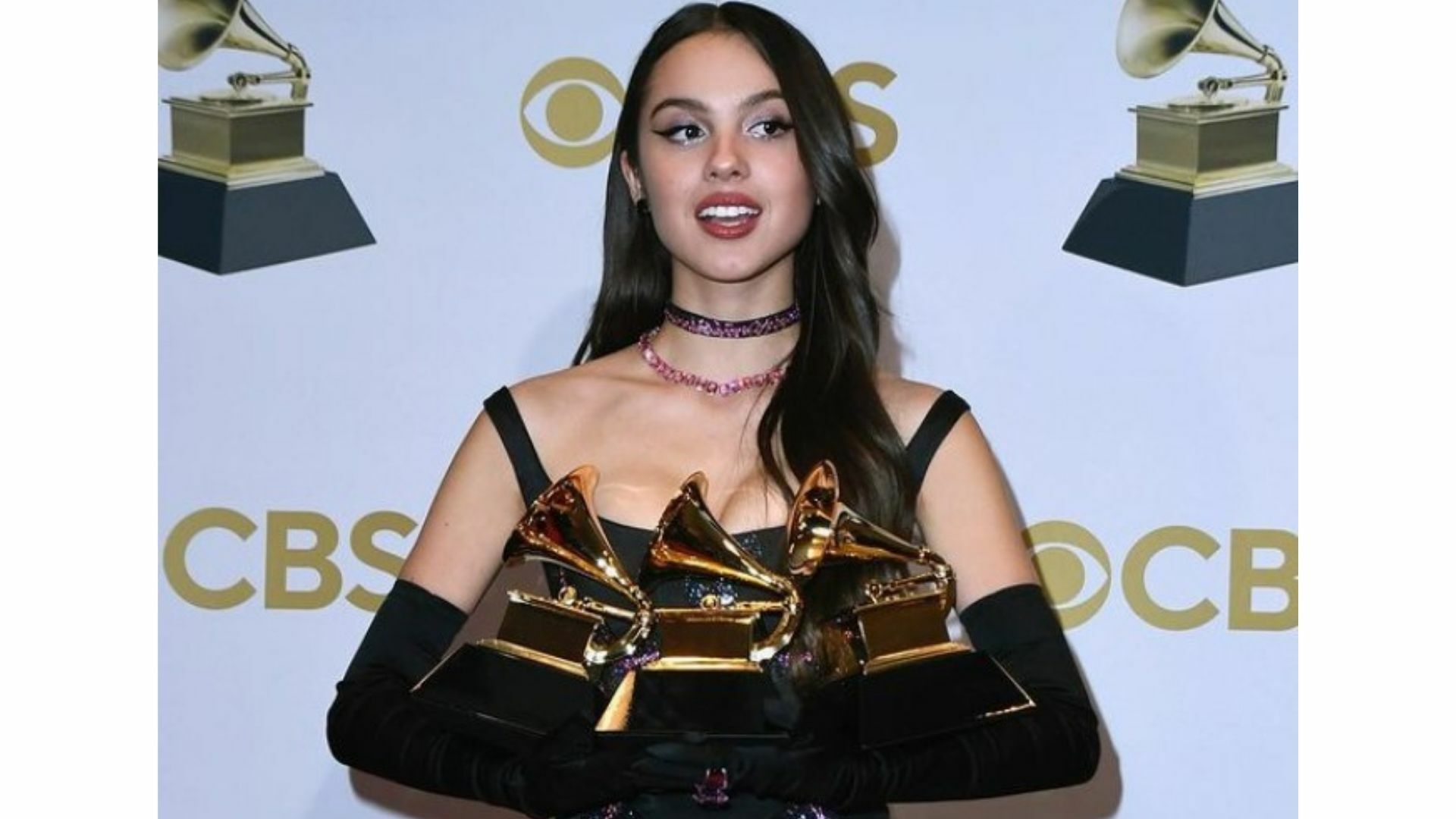 โอลิเวีย ร็อดริโก Olivia Rodrigo กวาด 3 รางวัลใหญ่งาน Grammy Awards 2022