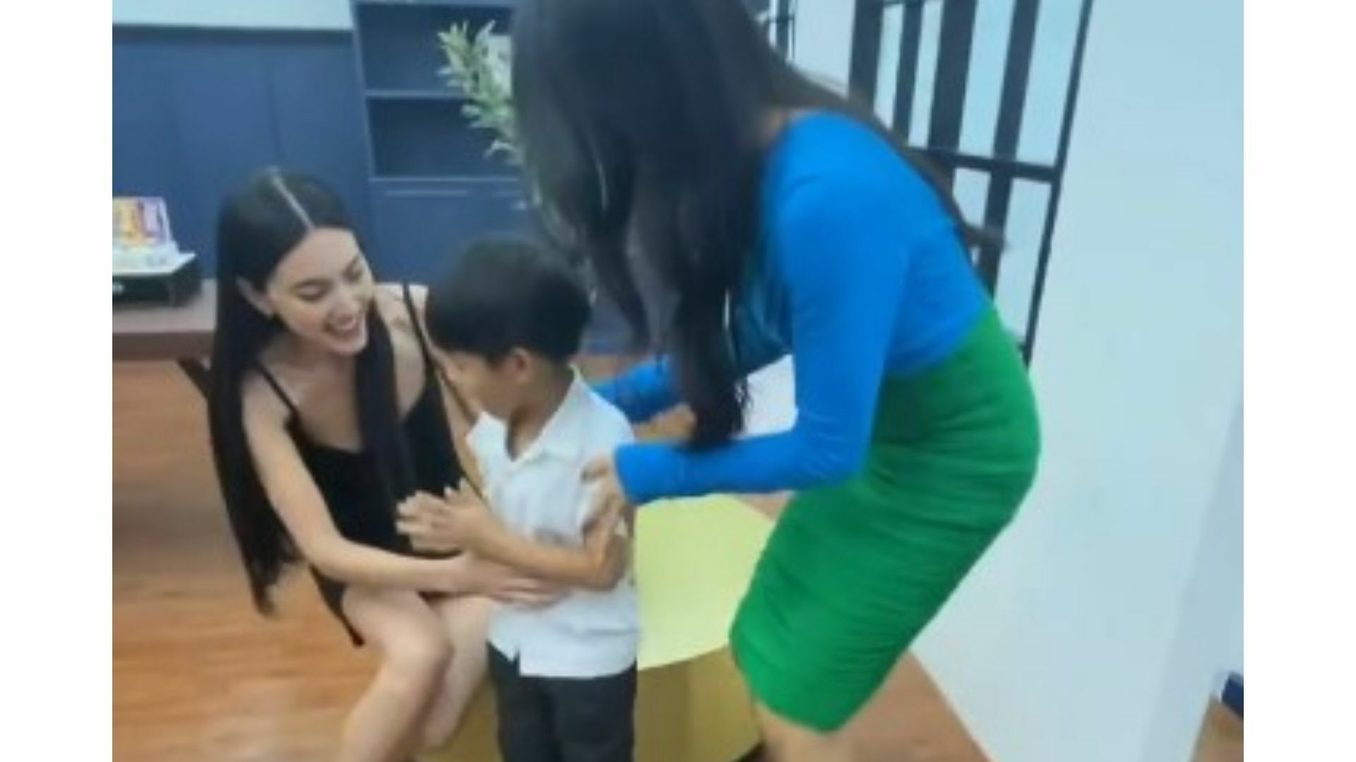 เรซซิ่ง ถ่ายรูป คู่ ใหม่ ดาวิกา