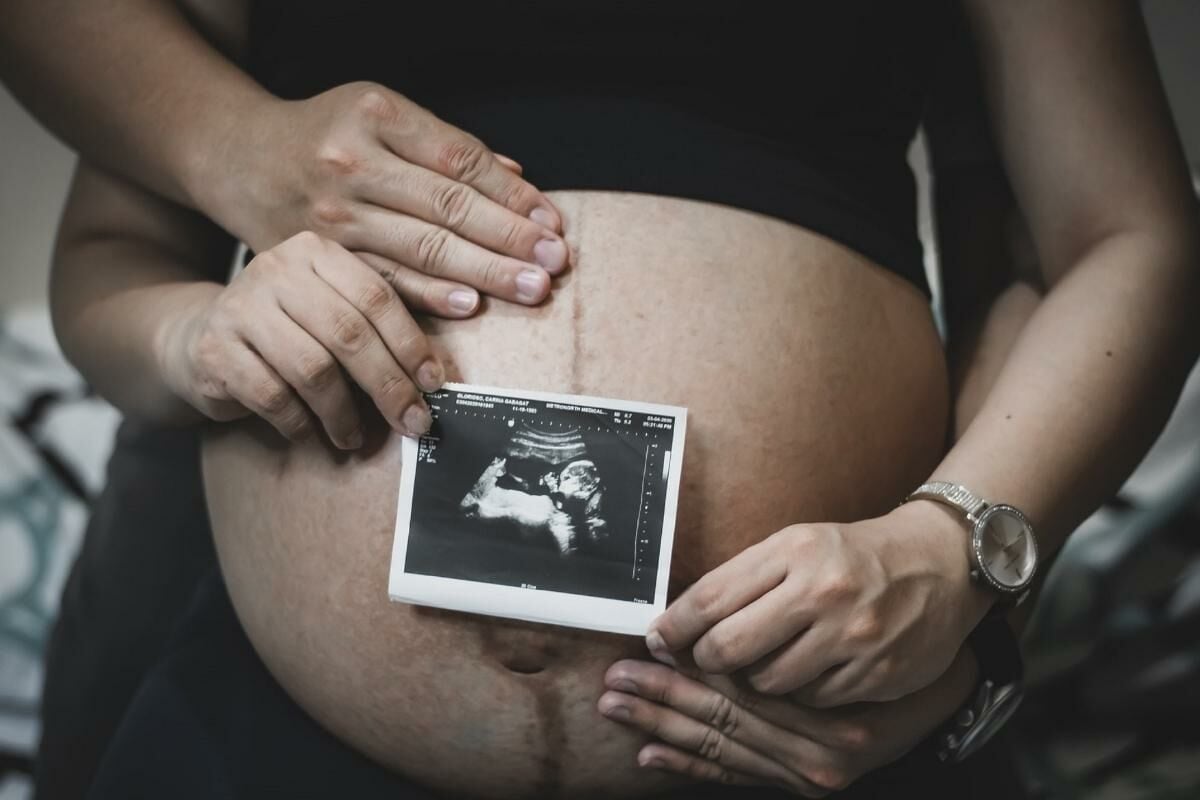 ฝันว่าเพื่อนท้อง