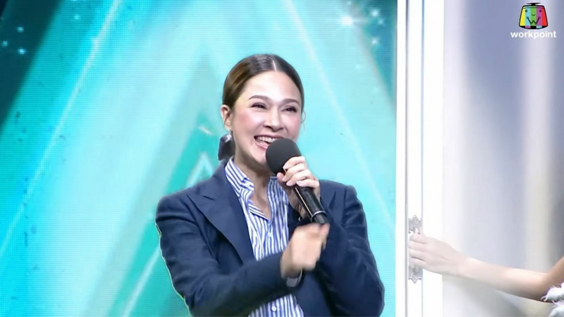 3 หนุ่ม TRINITY สุดอึ้ง ในรายการร้องข้ามกำแพง หลังเฉยคู่ร้อง คือคุณแม่คนนี้ !