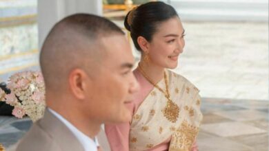 แพนเค้ก เคียงข้าง สารวัตรหมี ไหว้พระแก้มรกตในชุดไทย เตรียมแต่งงาน 10 มิ.ย. นี้
