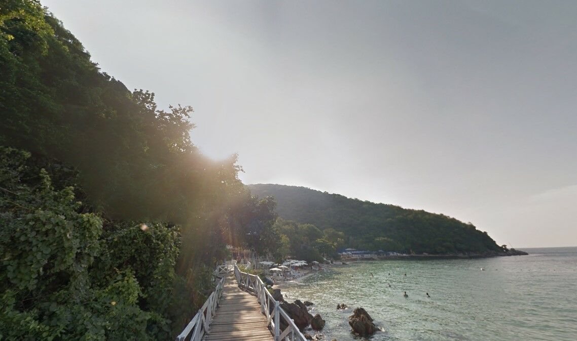ที่เที่ยวเกาะล้าน 2022 2565 สะพานไม้ หาดสังวาลย์ สะพานไม้ หาดสังวาลย์