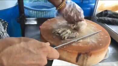 แม่ค้าข้าวมันไก่ เสียงสับไก่