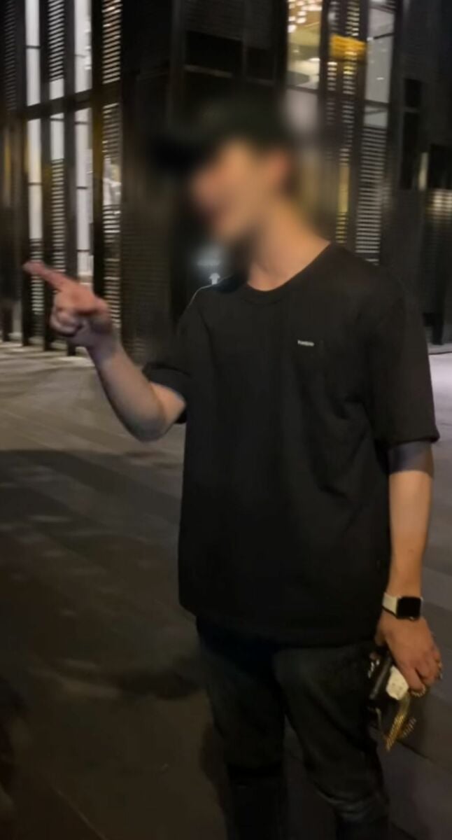 เคนลี เทคมีเอาท์ ตบแฟน