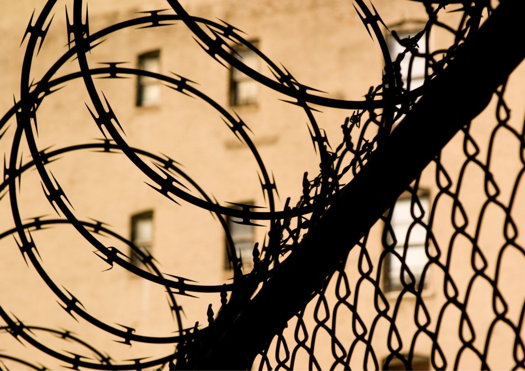 นักโทษลอกท่อ แบบไหนออกไปทำงานข้างนอกได้