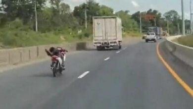 แว้นรุ่นใหญ่ สะพานโค้งพนมมือ