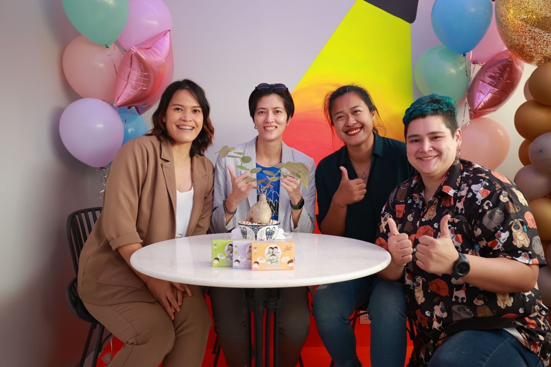 “หน่อง-กิ๊ฟ” สุดปลื้ม เปิดแฟรนไชส์ "Le Pere Bakery" (เลอแปร์ เบเกอรี่) คนดังร่วมแสดงความยินดีกันอย่างคึกคัก