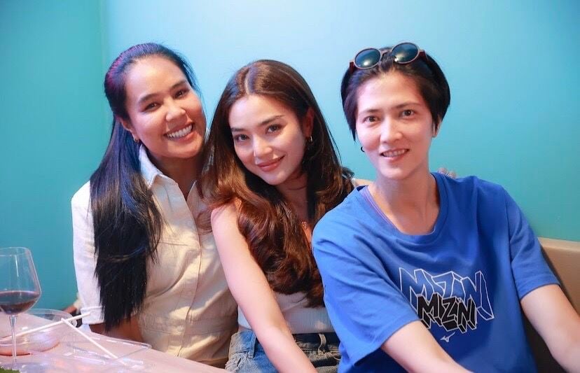 “หน่อง-กิ๊ฟ” สุดปลื้ม เปิดแฟรนไชส์ "Le Pere Bakery" (เลอแปร์ เบเกอรี่) คนดังร่วมแสดงความยินดีกันอย่างคึกคัก