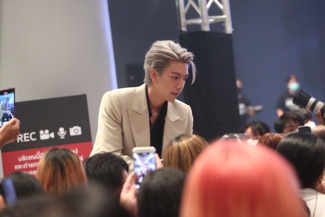 ONE DAY MEET WITH ใต้หล้า นักแสดง ภาพ