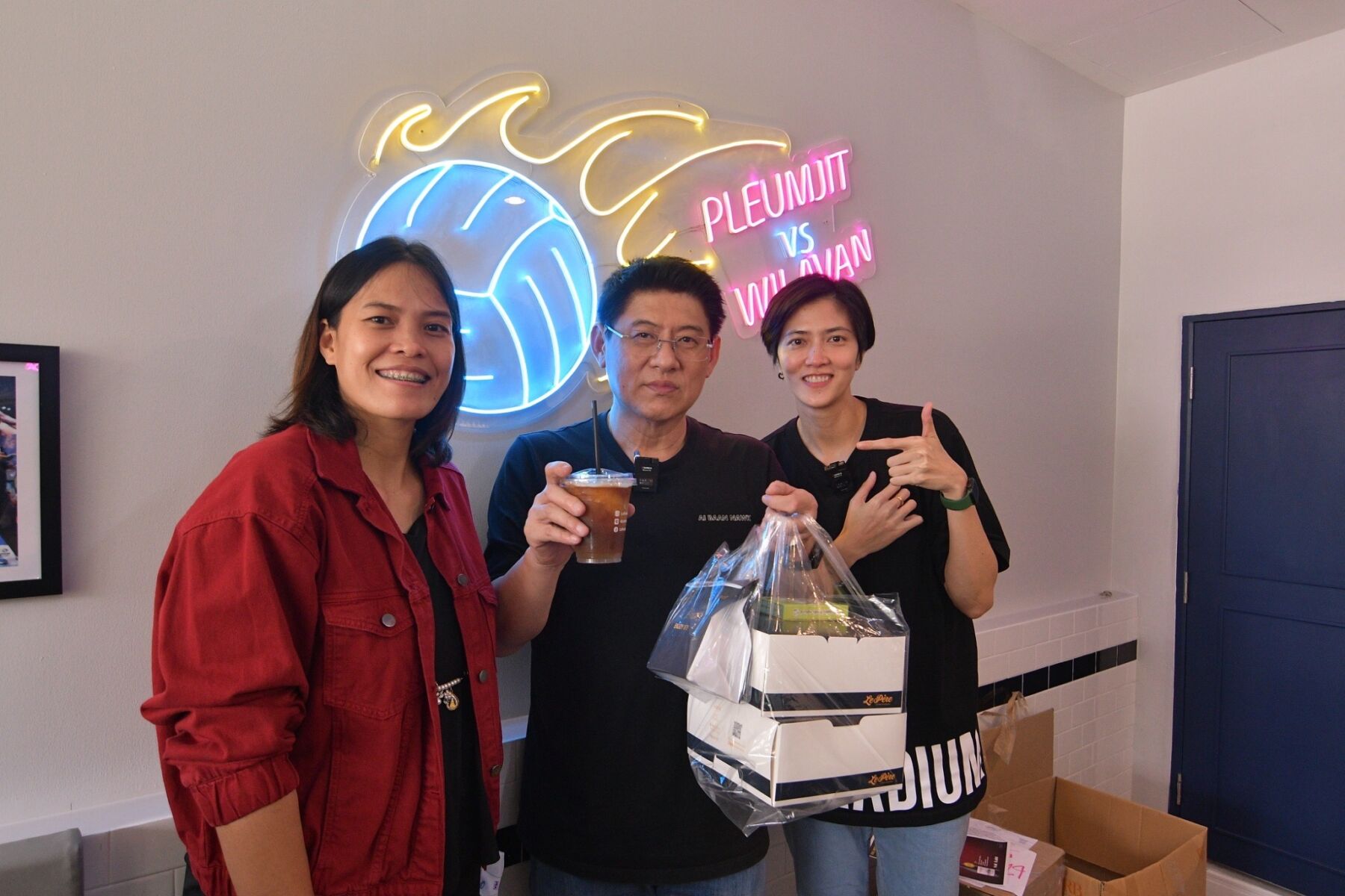 “หน่อง-กิ๊ฟ” สุดปลื้ม เปิดแฟรนไชส์ "Le Pere Bakery" (เลอแปร์ เบเกอรี่) คนดังร่วมแสดงความยินดีกันอย่างคึกคัก