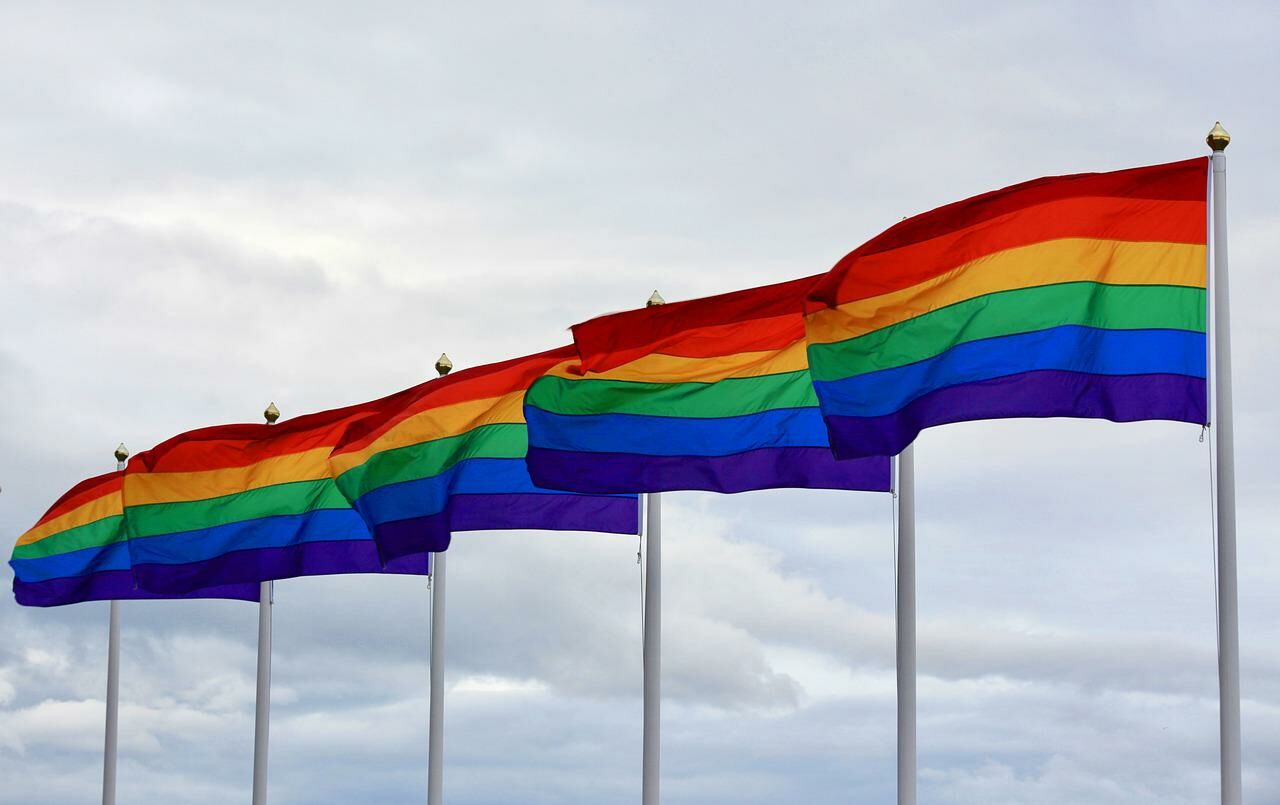 เปิดรายละเอียด ร่าง พ.ร.บ.คู่ชีวิต ให้สิทธิคู่รักเพศเดียวกันอะไรบ้าง Pride Month