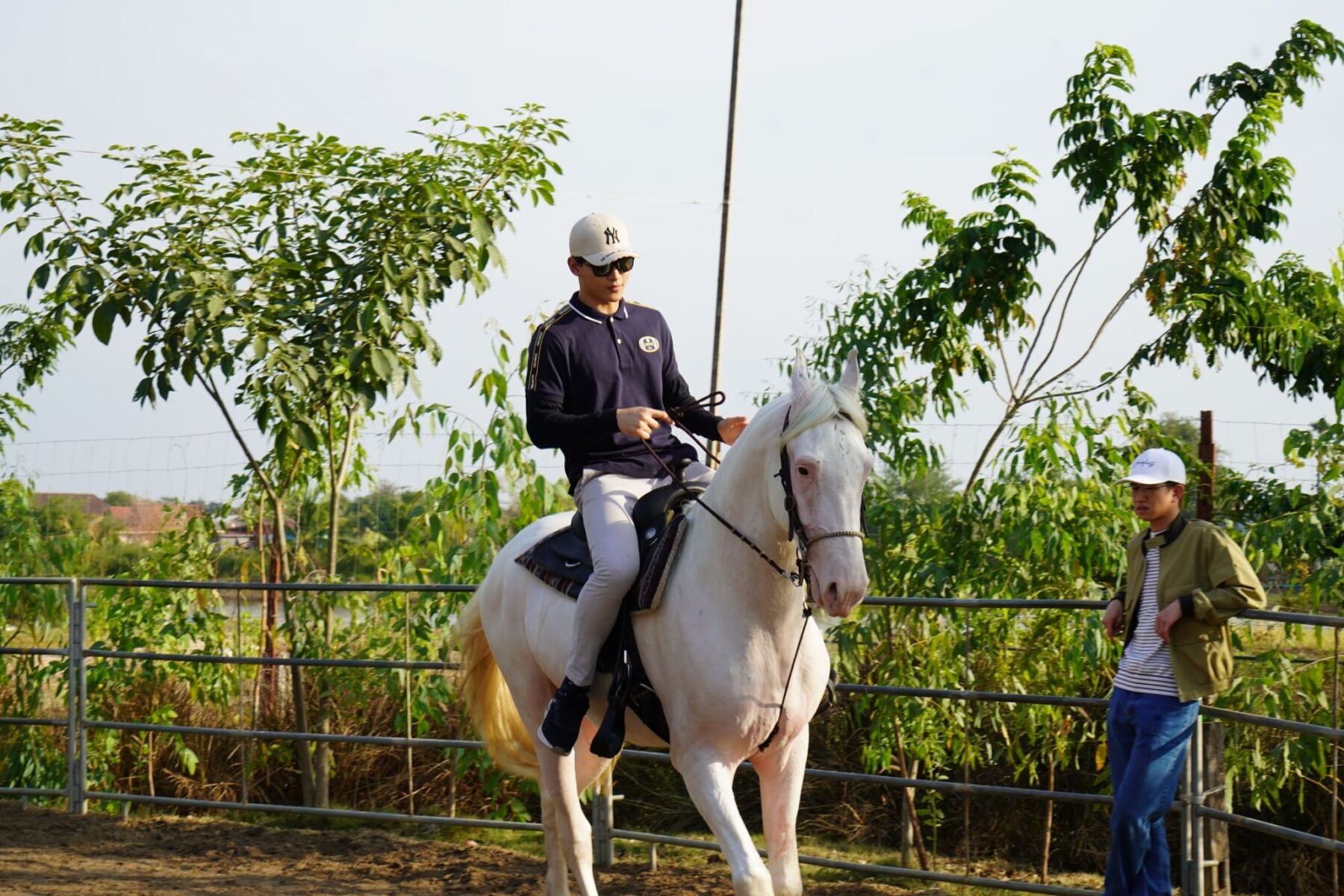 โอห์ม ฐิติวัฒน์ เรียนขี่ม้า