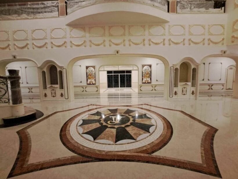 คฤหาสถ์ 300 ล้าน