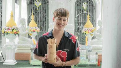 “ไอซ์-พาริส” เป็นตัวแทนหนัง “บุพเพสันนิวาส ๒” ทำบุญถวายปัจจัย และเซียมซี ที่วัดประยุรวงศาวาส เอาฤกษ์เอาชัย ก่อนหนัง เข้าฉาย 28 ก.ค. นี้ในโรงภาพยนตร์