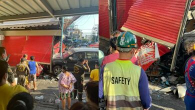 ขับรถชนร้านหมูปิ้ง