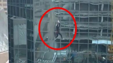 ห้อยกลางอากาศ