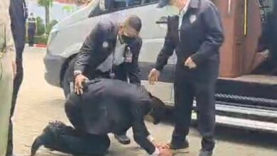 กรุงศรีวิไลกราบเท้าประวิตร