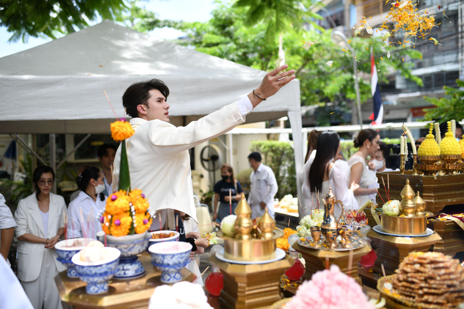 “นีโน่&หนิง” นำทีมบวงสรวง “บ่วงวิมาลา” “มิกค์-เปรี้ยว-ปูเป้” พร้อมฟาด! 15 ส.ค. นี้ ตอนแรก