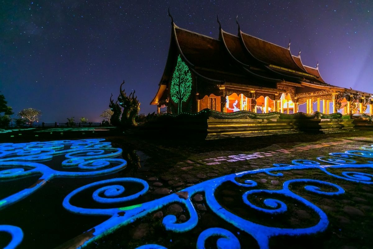 วัดเรืองแสง