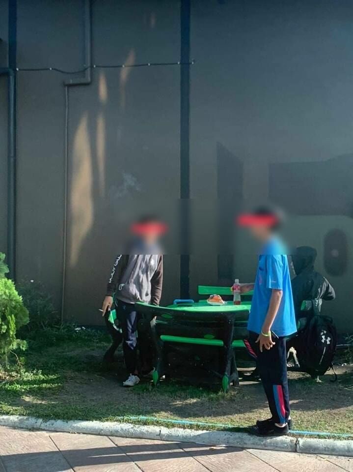 นักเรียนมั่วสุมสูบบุหรี่